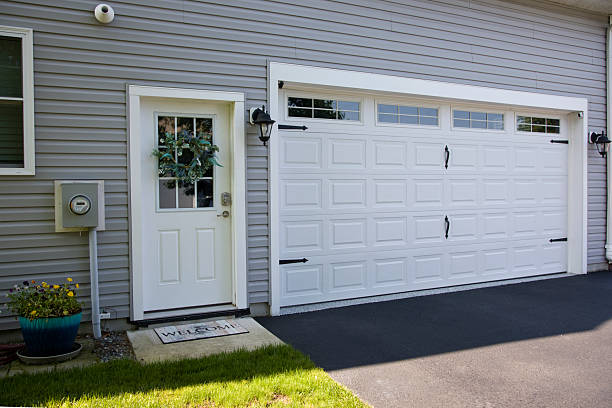 24/7 Emergency Garage Door Panel Replacement experts in Madison County County, MO